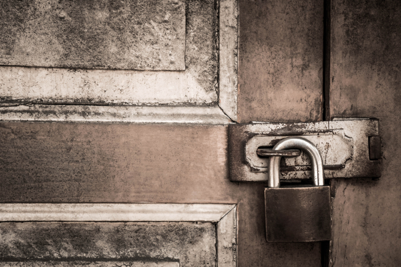 Lock,On,The,Door,Of,An,Old,Farmhouse