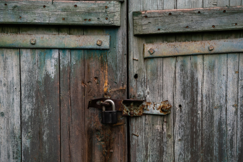 Old,White,And,Blue,Wooden,Door,With,A,Rusty,Metal