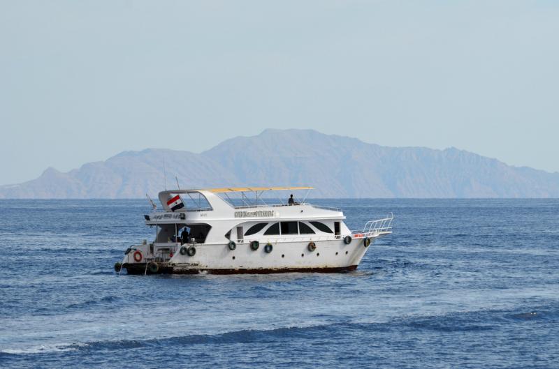 Sail,Boat,Ship,With,Tourists,In,Ras,Mohamed,National,Park