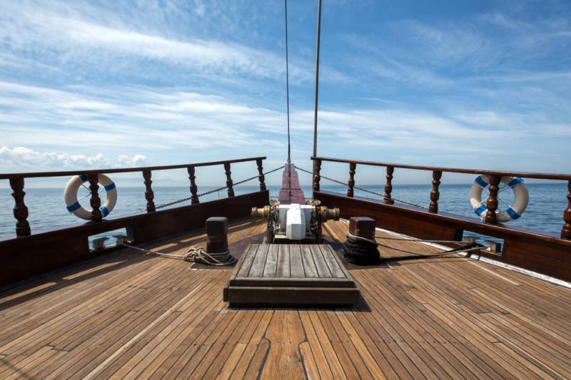 Wooden,Boat,With,Teak,Deck