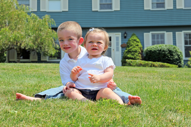 Beautiful,Baby,Girl,And,Brother