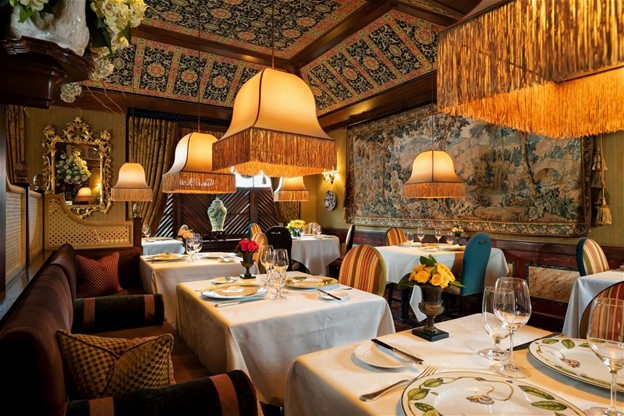https://ezzin.com/wp-content/uploads/2025/01/hotels8.jpg