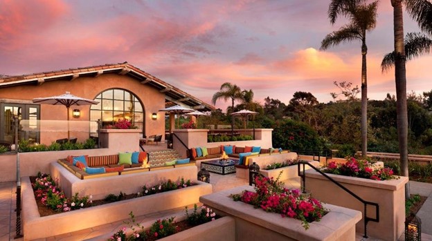 https://ezzin.com/wp-content/uploads/2025/01/hotels6.jpg