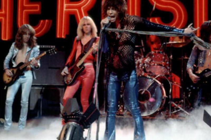 aerosmith performing on stage